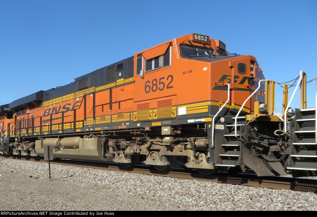 BNSF 6852